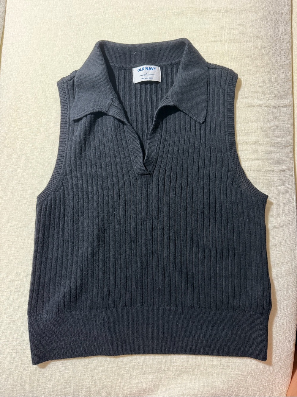 Old Navy Black Ribbed Sleeveless V-Neck Polo Sweater